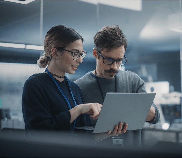Mit dem On-Demand-IT-Support von emnetworks schaffen Sie Entlastung für Ihr IT-Team.